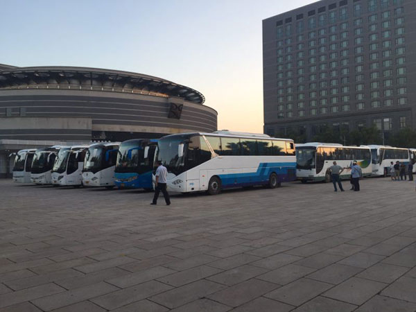 別急，教你解決企業(yè)年會大巴車（深圳企業(yè)年會包車）